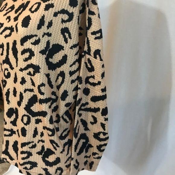 Thermal Cheetah Print Top Several Sizes Available - Picture 3 of 11